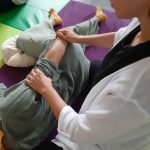 Shiatsu des bras en position latérale